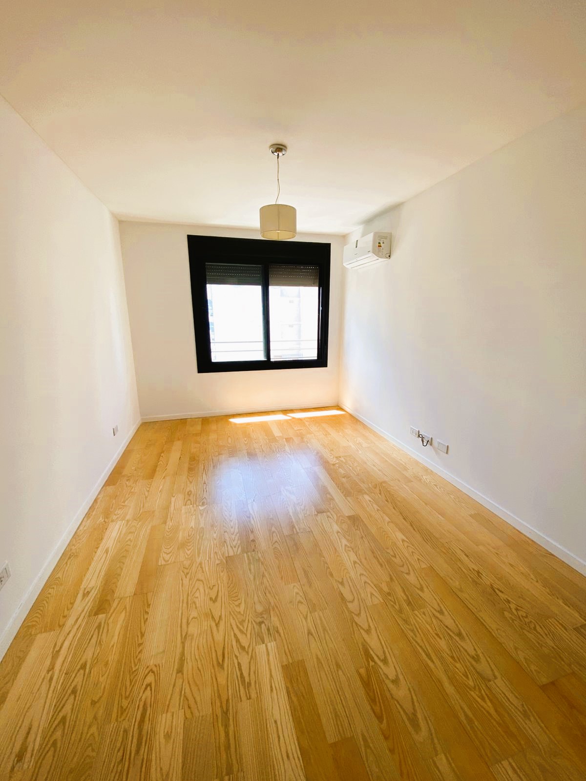 Mitre e/ Catamarca y Salta