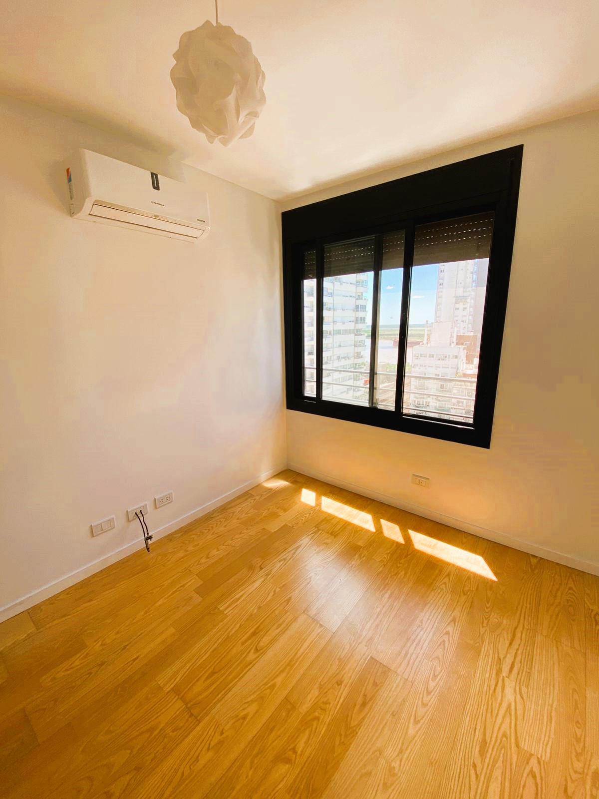 Mitre e/ Catamarca y Salta