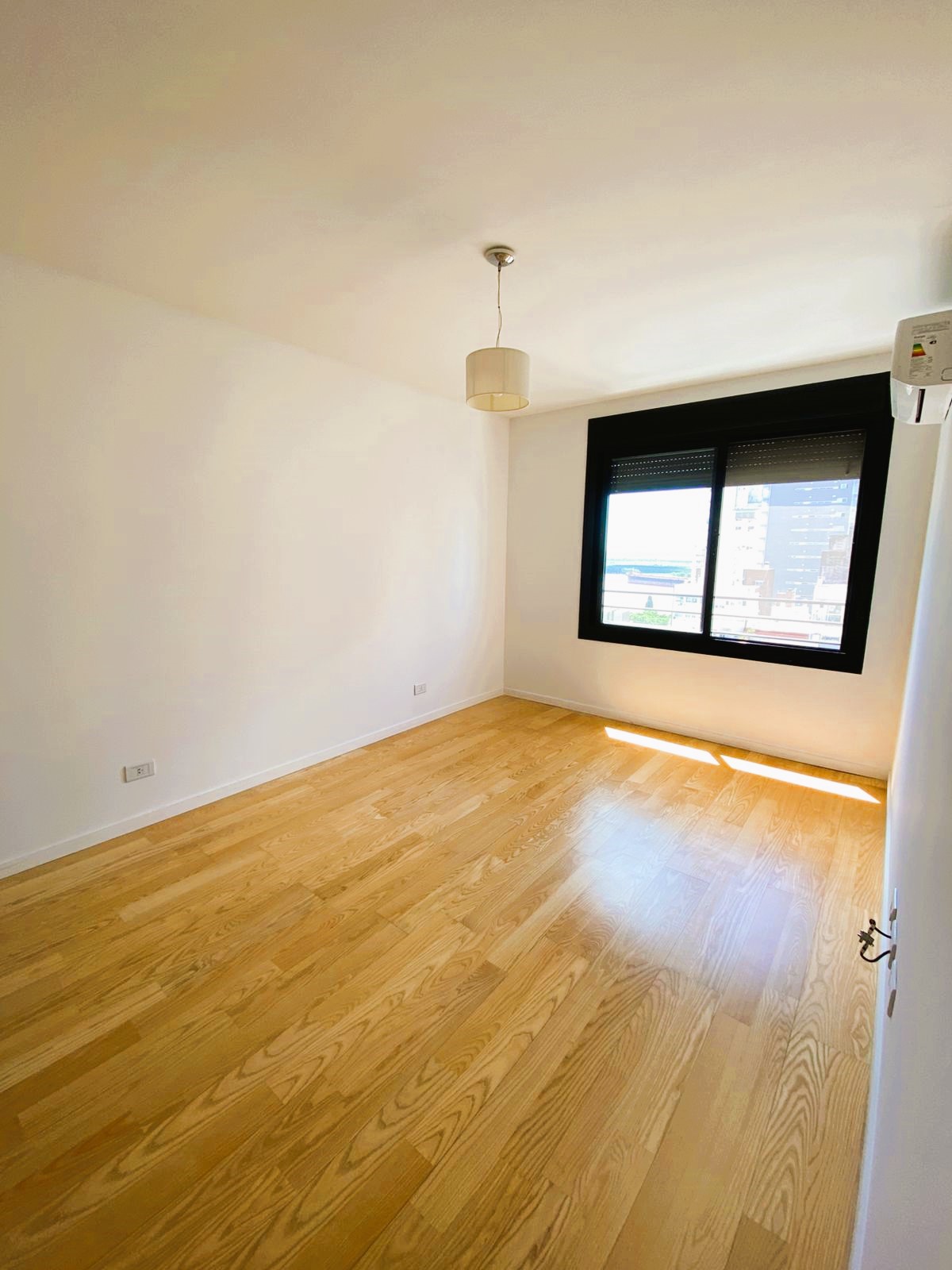 Mitre e/ Catamarca y Salta