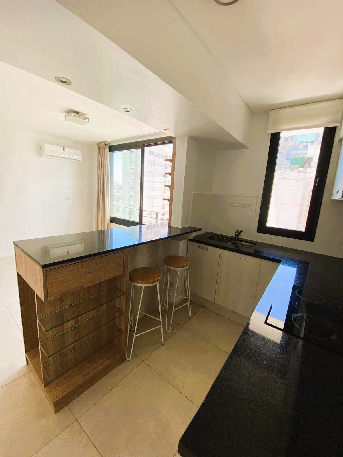 Mitre e/ Catamarca y Salta