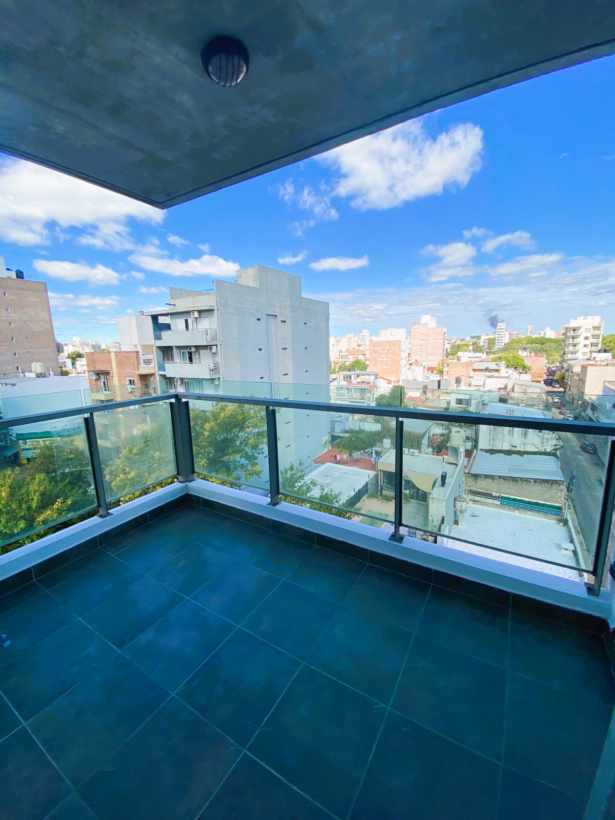 Urquiza e/ Castellanos y Alsina
